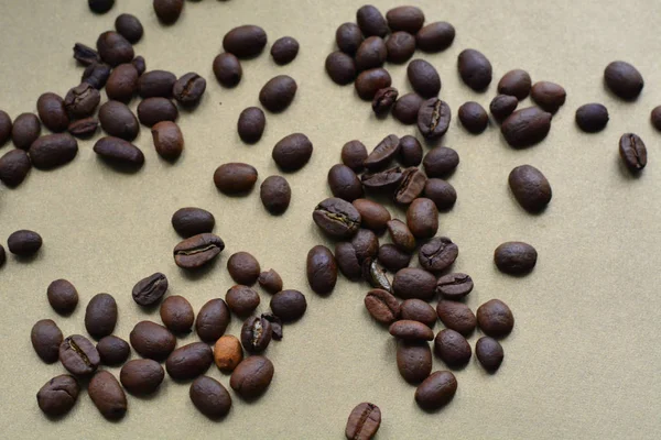 Brasilianische Kaffeekörner Auf Beigem Hintergrund — Stockfoto