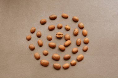 Brezilyalı kahve çekirdekleri sarmal arka planda