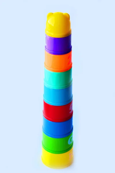 Pyramide Jouets Pour Enfants Cercles Multicolores Sur Fond Blanc — Photo