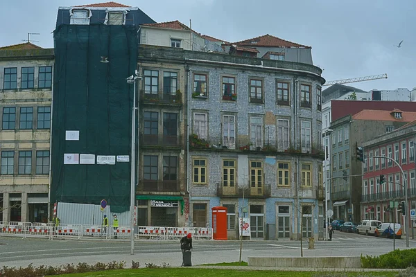 Porto Portugal 2017 Meisje Een Rode Dop Straat Buurt Van — Stockfoto