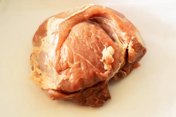 Stück Frisches Schweinefleisch Auf Weißem Hintergrund — Stockfoto