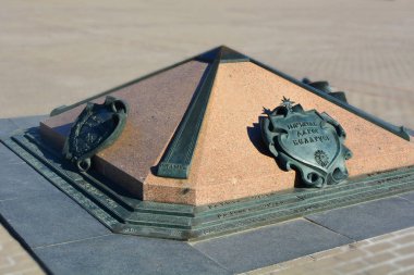 Minsk, Beyaz Rusya - 09.04.2019: Minsk, Beyaz Rusya'da Ekim Meydanı'nda sıfır kilometre anıtısembolü