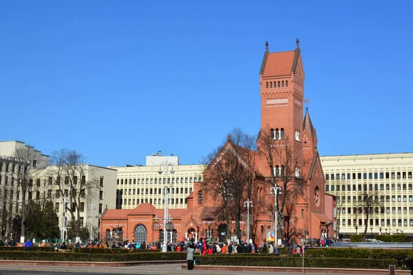 민스크 벨라루스 공화국 2019 시메온 교회와 헬레나 광장에서 수도의 유명한 — 스톡 사진