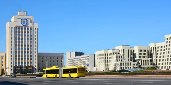 明斯克 白俄罗斯 2019 独立广场上的政府大楼和列宁纪念碑 — 图库照片