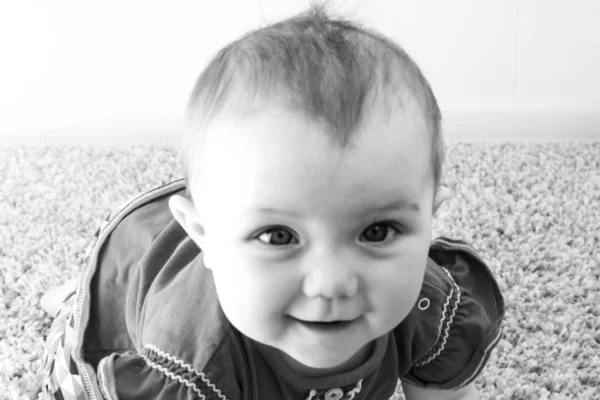 かわいい女の赤ちゃんの肖像画 9ヶ月 — ストック写真