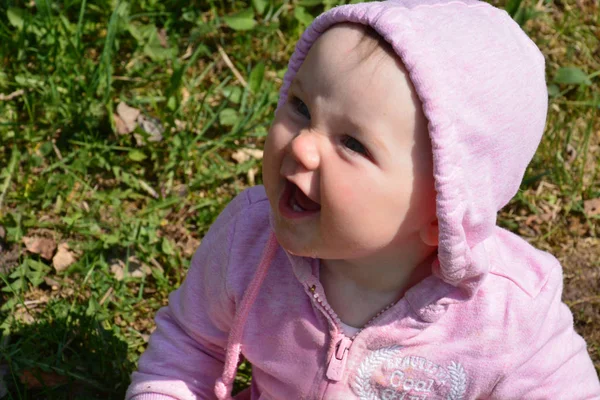 Zwei Zähne Lächeln Einem Zehn Monate Alten Baby — Stockfoto