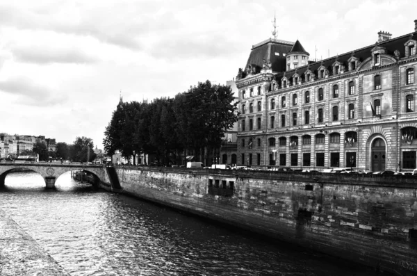 Παρίσι Γαλλία 2018 Θέα Στο Κτήριο Του Ξενοδοχείου Είναι Παλαιότερο — Φωτογραφία Αρχείου
