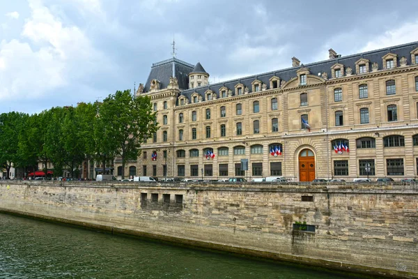 Παρίσι Γαλλία 2018 Θέα Στο Κτήριο Του Ξενοδοχείου Είναι Παλαιότερο — Φωτογραφία Αρχείου