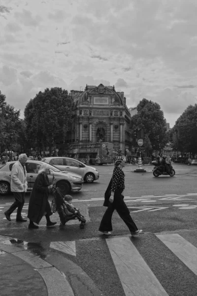 Paryż Francja 2019 Turyści Chodzić Centrum Miasta Pobliżu Notre Dame — Zdjęcie stockowe