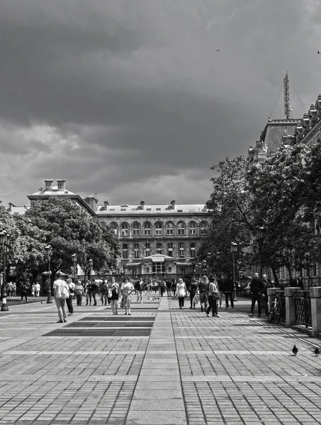 Paris France 2019 Tourists Walk City Center Notre Dame Paris — Stock Photo, Image