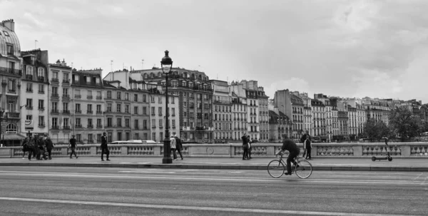 Paris Frankreich 2019 Menschen Gehen Auf Der Brücke Pont Neuf — Stockfoto