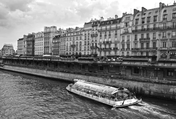 Paris France 2019 Tourist Cruise Boat Seine River Waterfront — Stock Photo, Image