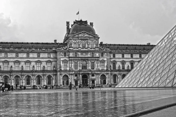 Paris France May 2019 Famous Paris Louvre People Main Courtyard — Stock Photo, Image