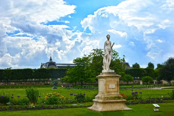 法国巴黎 2019年5月25日 杜伊勒里花园 Tuileries花园 1564年 杜伊勒里花园是位于卢浮宫博物馆和协和广场之间的公共花园 — 图库照片