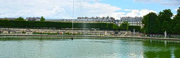 フランス 2019年5月25日 ジャルダン チュイルリーの噴水 チュイルリー庭園 1564年 ジャルダン チュイルリーはルーヴル美術館とコンコルド広場の間にある公共庭園です — ストック写真