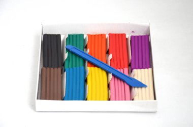 Çocuklar için çok renkli plastikler.