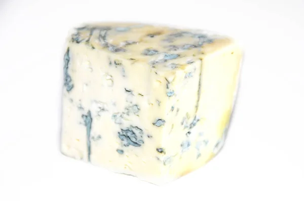 Кусок Вкусного Голубого Сыра Белом Фоне — стоковое фото