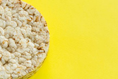 Az kalorili galette pilavı, düşük kalorili ekmek. Düzgün beslenme kavramı.