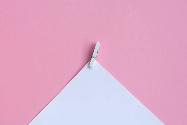 Blanco Papiersjabloon Een Gekleurde Achtergrond Mockup Kopieerruimte — Stockfoto