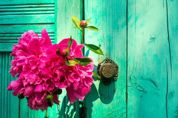 Fundo Com Peônias Cor Rosa Velha Tábua Madeira Buquê Verão — Fotografia de Stock