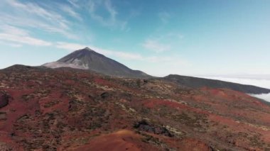 Hava atış. En yüksek dağı yanardağ. Kırmızı volkanik manzara. Kanarya Adaları, Teide yanardağı. Milli park. Mars kolonizasyon kavramı