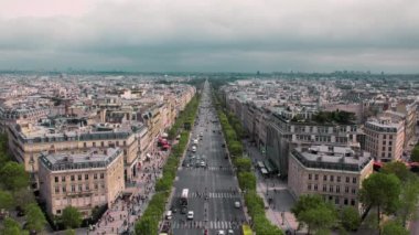 Yavaş hareket, Champs Elysee Bulvarı, Paris çatıları yukarıdan görünümünü