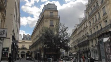Monmartre, Paris, Fransa- Ağustos 2018: Fransa'nın başkenti cityscape. Yavaş Çekim