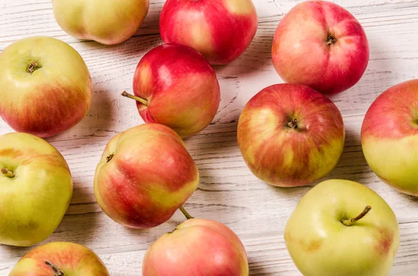 Ripe Apples Wooden Table Apples Close Top View — Stock Photo, Image