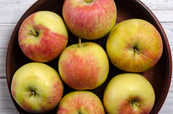 Ripe Apples Wooden Plate Apples Close Bowl Organic Ripe Apples — Stock Photo, Image