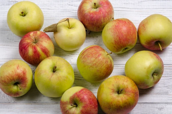 Ripe Apples Wooden Table Apples Close Top View — Stock Photo, Image