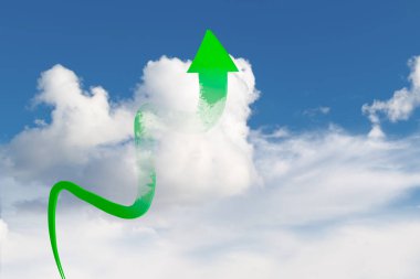 Yeşil ok bulutlarda mavi gökyüzü üzerinde yükselir..