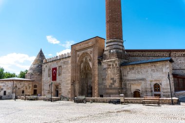 Konya, Türkiye - 15 Haziran 2018: 13. yüzyılda dini mimari Beyşehir, Konya Esrefoglu Camii'nde. sahip olduğu orijinal ahşap sütunlar.