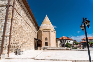 Konya, Türkiye - 15 Haziran 2018: 13. yüzyılda dini mimari Beyşehir, Konya Esrefoglu Camii'nde. sahip olduğu orijinal ahşap sütunlar.