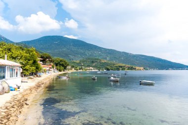 Balıkesir, Türkiye - 22 Haziran 2018: Mavi ve yeşil peyzaj doğal görünümünü. Kapıdağ Yarımadası Erdek, Marmara Denizi, Türkiye'nin Karadeniz kıyısında.