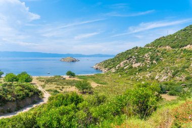 Mavi ve yeşil peyzaj doğal görünümünü. Kapıdağ Yarımadası Erdek, Marmara Denizi, Türkiye'nin Karadeniz kıyısında.