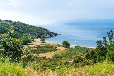 Mavi ve yeşil peyzaj doğal görünümünü. Kapıdağ Yarımadası Erdek, Marmara Denizi, Türkiye'nin Karadeniz kıyısında.