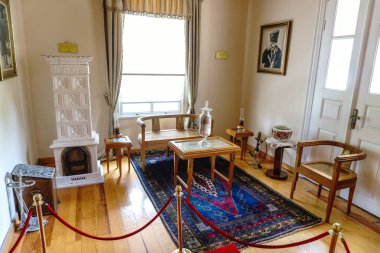 Bursa, Türkiye - 23 Haziran 2018: Kurucusu, Türkiye Cumhuriyeti Mustafa Kemal Atatürk'ün evi mobilya ve oturma nesnelerle iç görünümü.