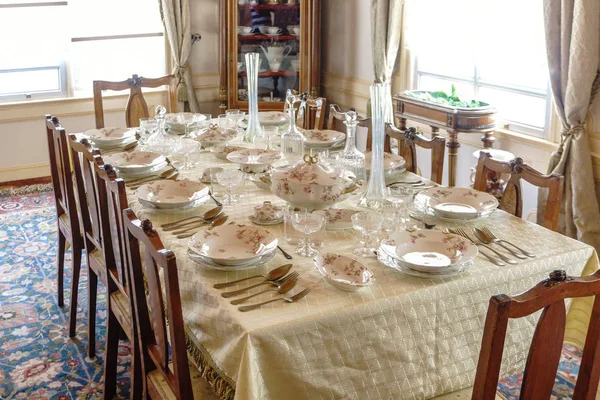 Bursa, Türkiye - 23 Haziran 2018: Kurucusu, Türkiye Cumhuriyeti Mustafa Kemal Atatürk'ün evi mobilya ve oturma nesnelerle iç görünümü.