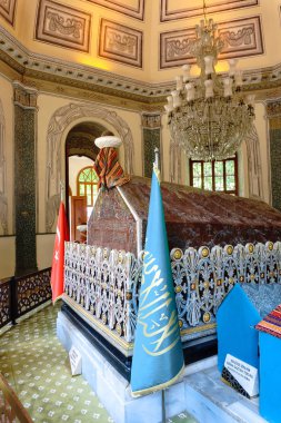 Bursa, Türkiye - 23 Haziran 2018: Türbesi (anıt mezar) Osman Gazi, kurucusu Osmanlı İmparatorluğu 1299 Bursa da kurulmuştur..