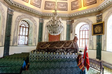 Bursa, Türkiye - 23 Haziran 2018: Türbesi (anıt mezar) Osman Gazi, kurucusu Osmanlı İmparatorluğu 1299 Bursa da kurulmuştur..