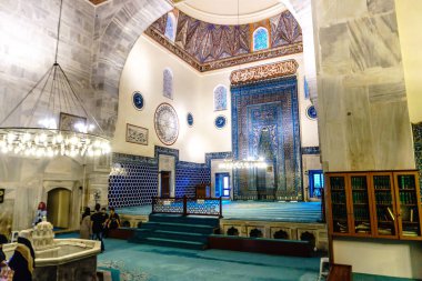 Bursa, Türkiye - 23 Haziran 2018: Bursa Yeşil Cami görünümü yakın. Mavi yeşil renkte İslam sanatı kiremit ile ünlüdür.