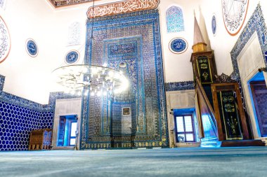 Bursa, Türkiye - 23 Haziran 2018: Bursa Yeşil Cami görünümü yakın. Mavi yeşil renkte İslam sanatı kiremit ile ünlüdür.