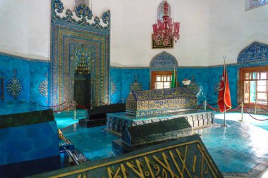 Bursa, Türkiye - 23 Haziran 2018: Bursa yeşil mezar (anıt mezar) Osmanlı Sultan mehmet görünümü kadar yakın. Mavi yeşil renkte İslam sanatı kiremit ile ünlüdür.