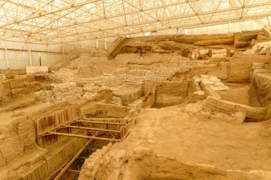 Çatalhöyük büyük Neolitik ve Kalkolitik en iyi korunmuş şehir yerleşim Çumra, Konya dünyada en eski şehridir. Bu yaklaşık 7500 M.ö. yılında inşa edilmiştir