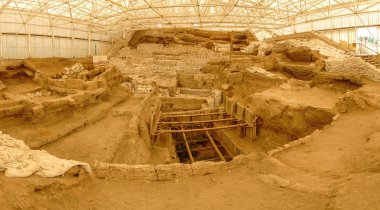 Çatalhöyük büyük Neolitik ve Kalkolitik en iyi korunmuş şehir yerleşim Çumra, Konya dünyada en eski şehridir. Bu yaklaşık 7500 M.ö. yılında inşa edilmiştir