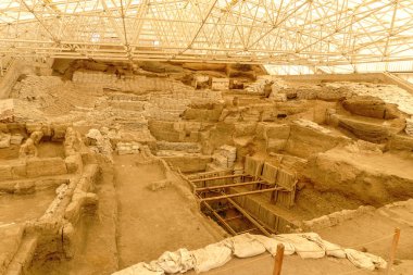 Çatalhöyük büyük Neolitik ve Kalkolitik en iyi korunmuş şehir yerleşim Çumra, Konya dünyada en eski şehridir. Bu yaklaşık 7500 M.ö. yılında inşa edilmiştir