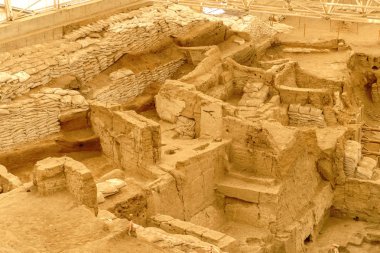 Çatalhöyük büyük Neolitik ve Kalkolitik en iyi korunmuş şehir yerleşim Çumra, Konya dünyada en eski şehridir. Bu yaklaşık 7500 M.ö. yılında inşa edilmiştir
