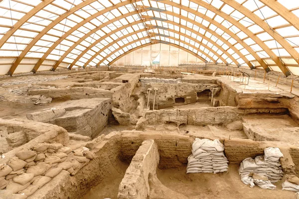 Çatalhöyük olduğunu en eski dünya ile büyük şehirde Neolitik ve Kalkolitik Çumra, Konya şehir yerleşim en iyi korunmuş. Bu yaklaşık 7500 M.ö. yılında inşa edilmiştir