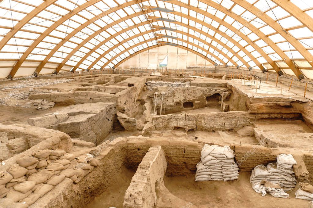 Catalhoyuk is oldest town in world with large Neolithic and Chalcolithic best preserved city settlement in Cumra, Konya. It was built in about 7500 BC