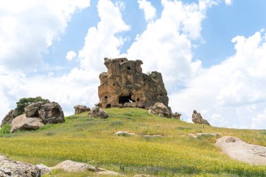 Manzaralı Phrygia vadinin ortasında Türkiye.